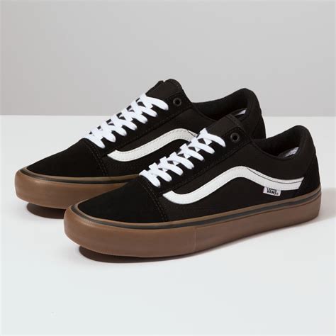 canvas upper; lace-up front with a padded collar and tongue; stitching accents; soft inside fabric lining; flexible midsole. . Vans old skool skate shoe